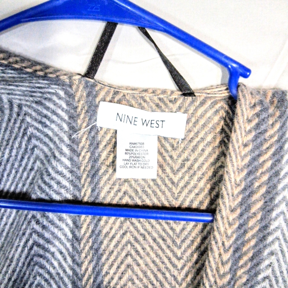 Nine West Cozy Baggy Boho OS Cottagecore Herringbone Design Poncho/Wrap - Picture 2 of 9